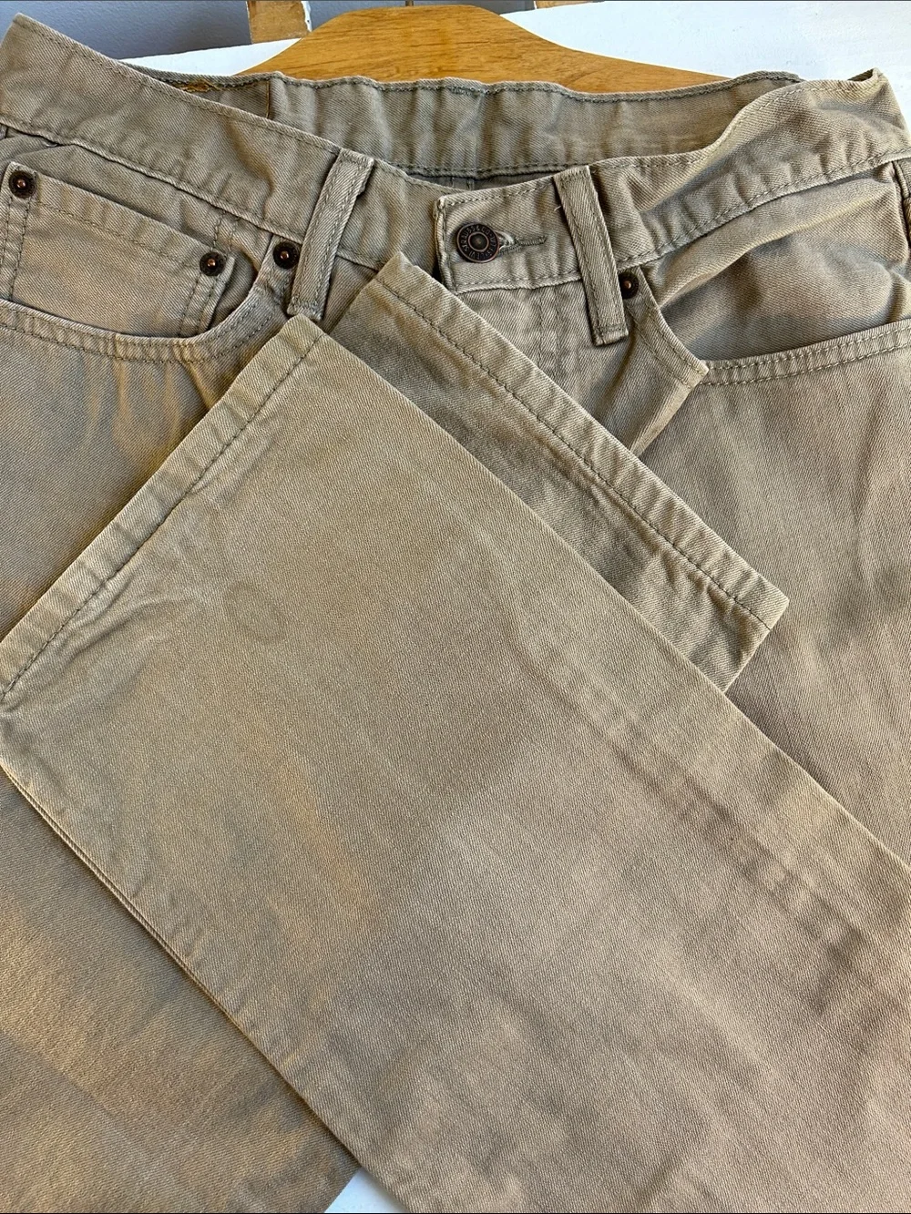Levi's 505 Straight Men's Jeans in Beige-Tan